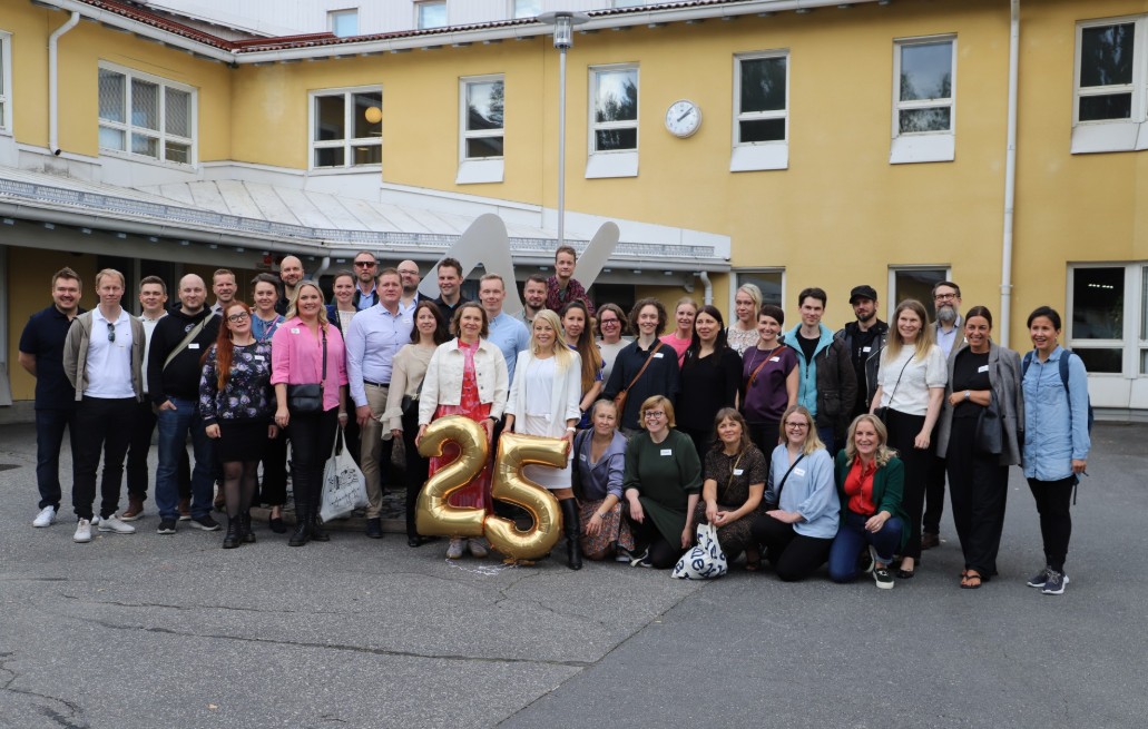 Kevään 2000 ylioppilaita.jpg