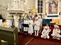 Alakoululaiset Adventtikirkossa pe 28.11.